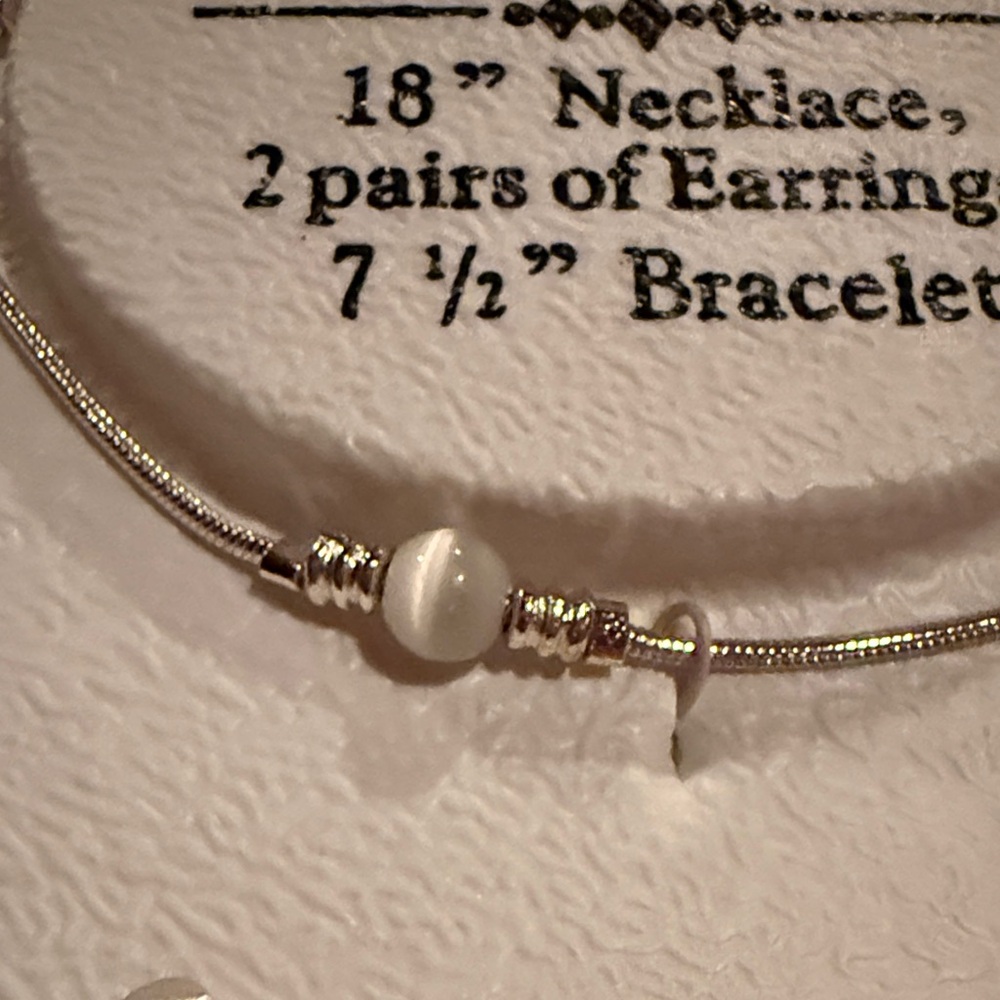 New! 3 piece Cat's Eye Jewelry Set - Picture 3 of 7
